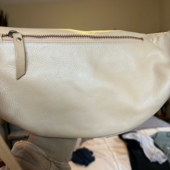 MANDRN Tan Leather Sling Bag - Picture 9 of 10